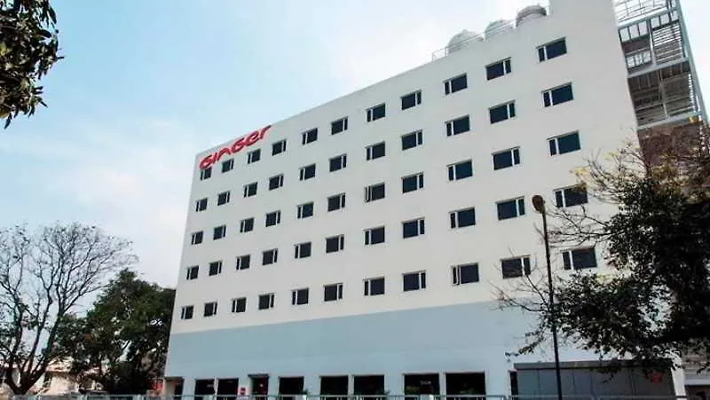 Red Fox Hotel, Chandīgarh